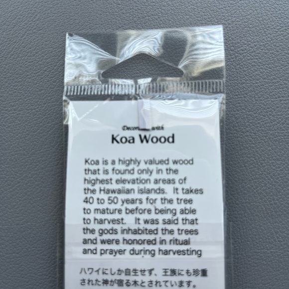 Cute Hawaiian Koa Wood Pineapple Keychain NWT - Picture 2 of 2